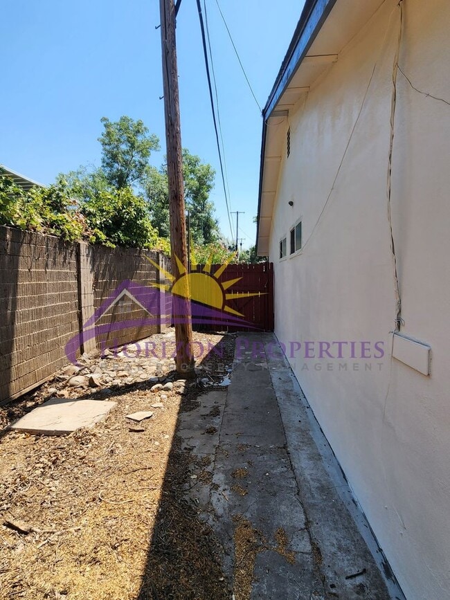 Building Photo - Open 4 Bed 2 Bath 1,660 Sq. Ft. in Citrus ...