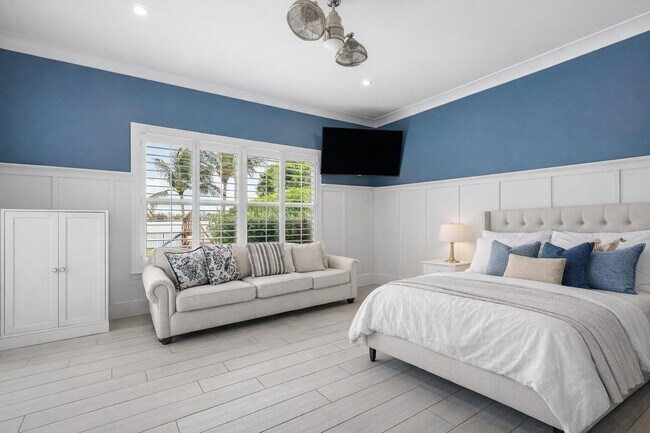 Building Photo - 2100 Notre Dame Dr