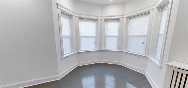 Building Photo - 98 Queensberry St