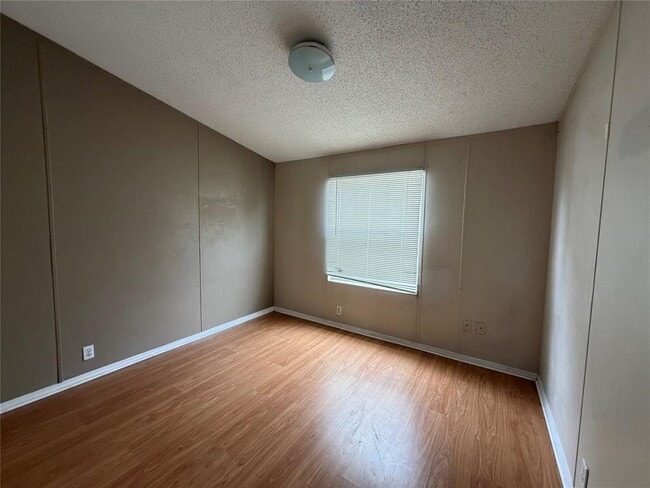 Building Photo - 12609 Dessau Rd