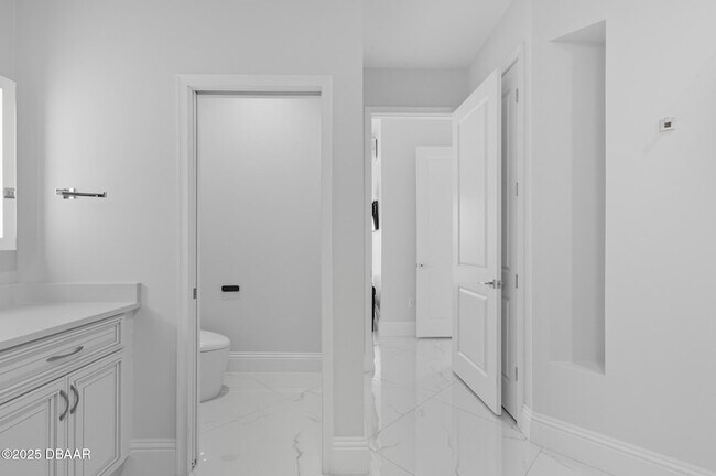 Building Photo - 200 Ocean Crest Dr