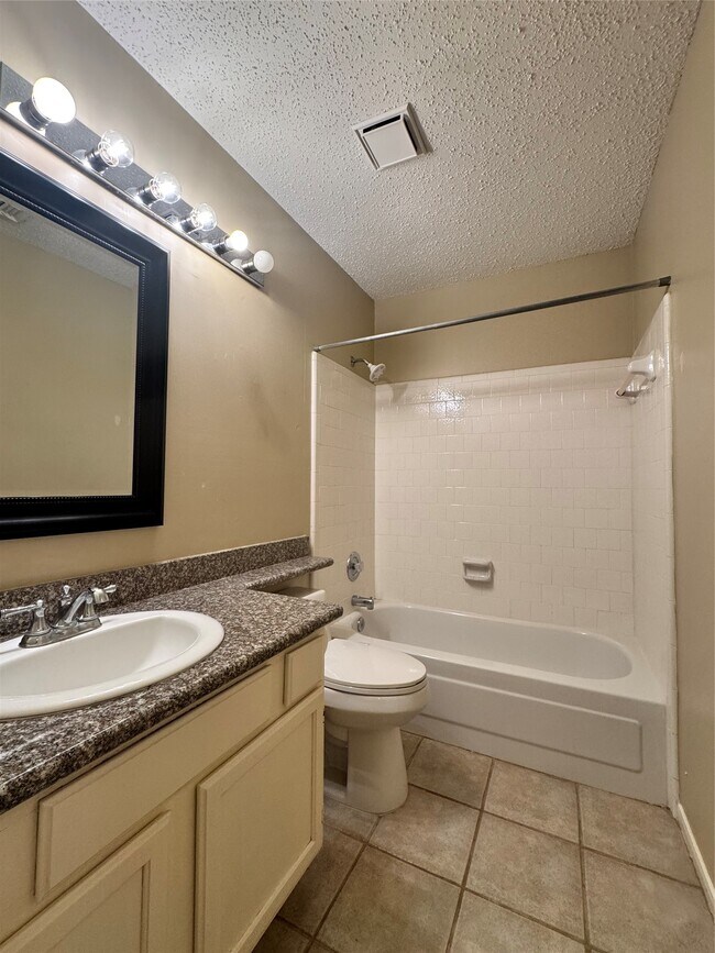 Building Photo - 11 Cottage Grove Pl