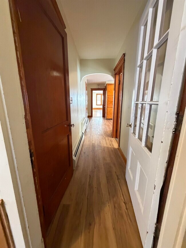 Building Photo - 84 Bowers St