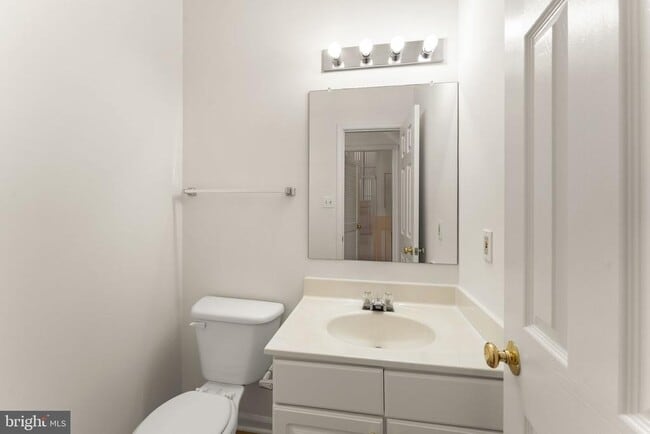 Building Photo - 44210 Shady Glen Terrace