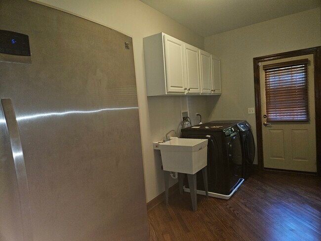 Building Photo - 733 Woodbury Ct