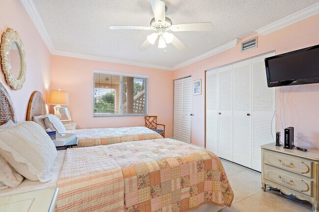 Building Photo - 353 S US Hwy 1