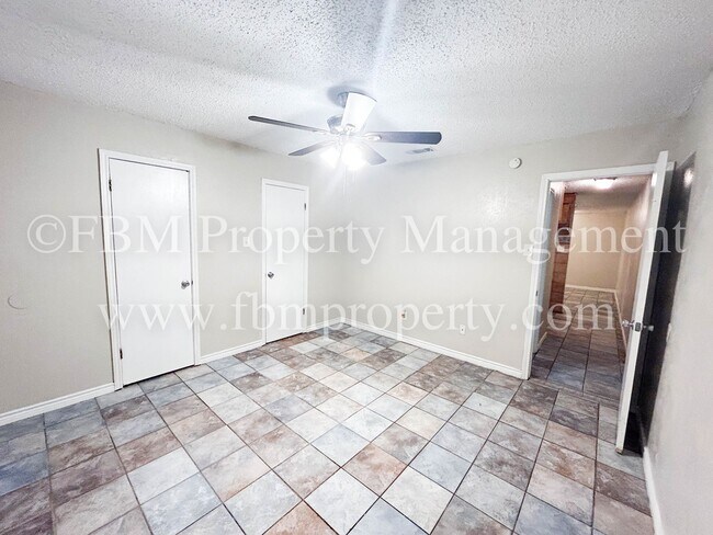 Building Photo - 2534 W Sycamore Ave - 2 Bedroom, 1 Bathroom Apartment Home in Corsicana, TX