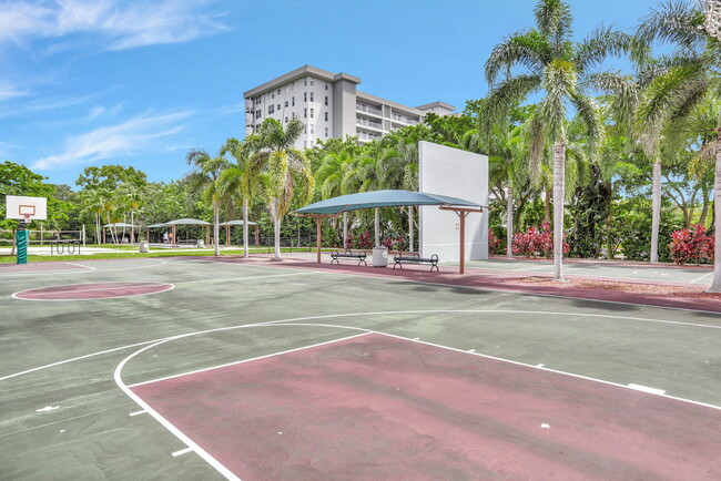 Building Photo - 3100 N Palm Aire Dr