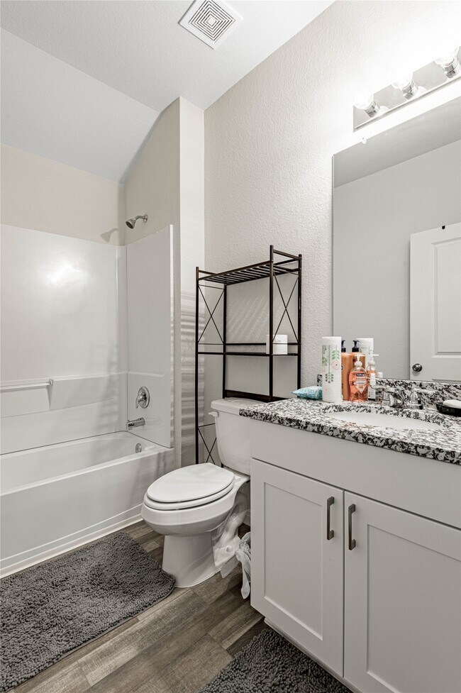 Building Photo - 410 Del Monte Dr