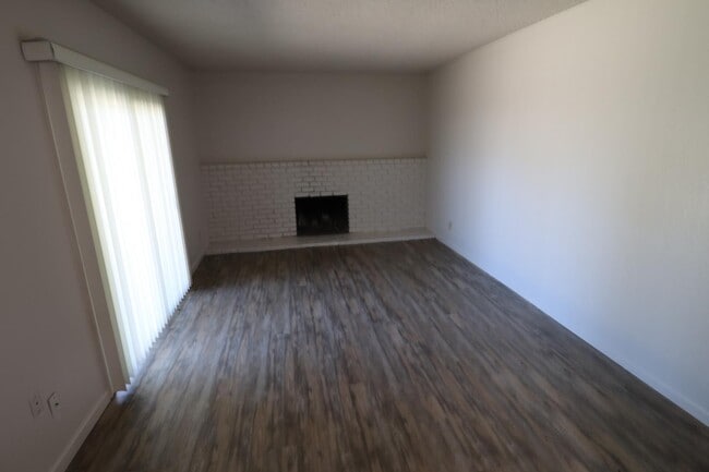 Building Photo - 3342 W Oswego Ave