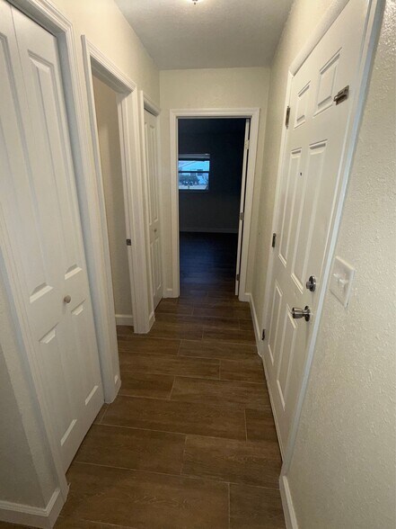 Building Photo - 7116 Oakwood Dr