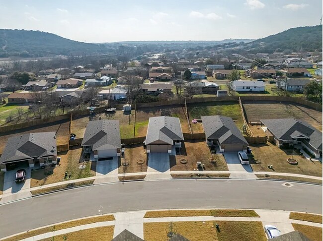 Building Photo - Must See!!! Stunning 4 Bed/2.5 Bath Home -...