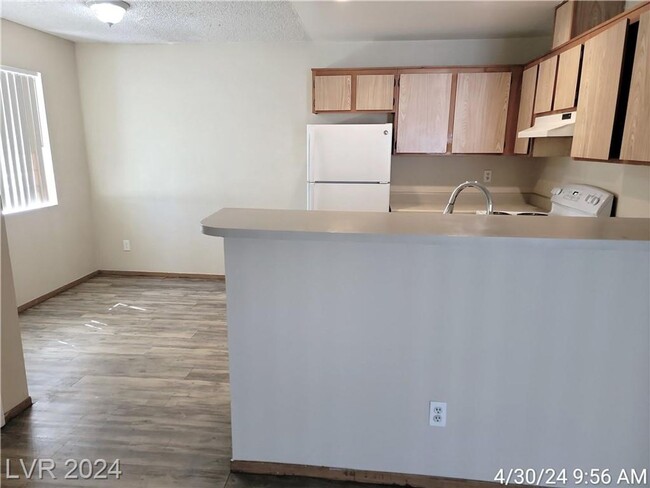 Building Photo - UPSTAIRS 2 BEDROOM UNIT ON THE EASTSIDE!