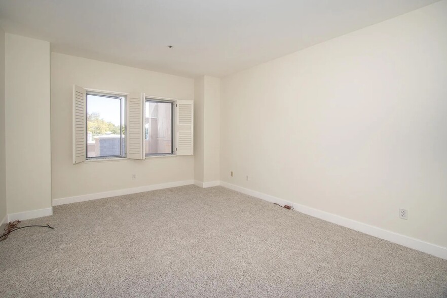 Building Photo - 233 Homer Ave