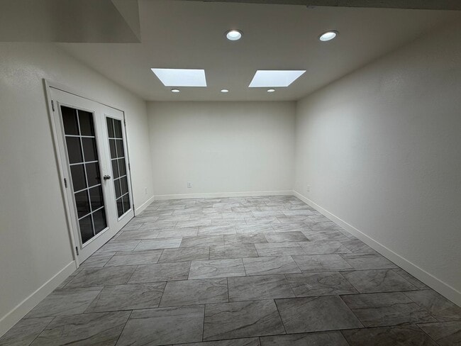 Building Photo - 3118 Espanol Dr