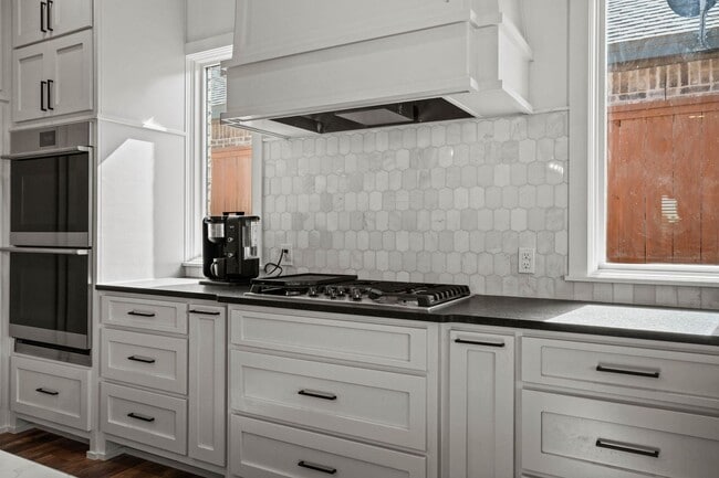 Building Photo - Luxury Home in Kelsey Park