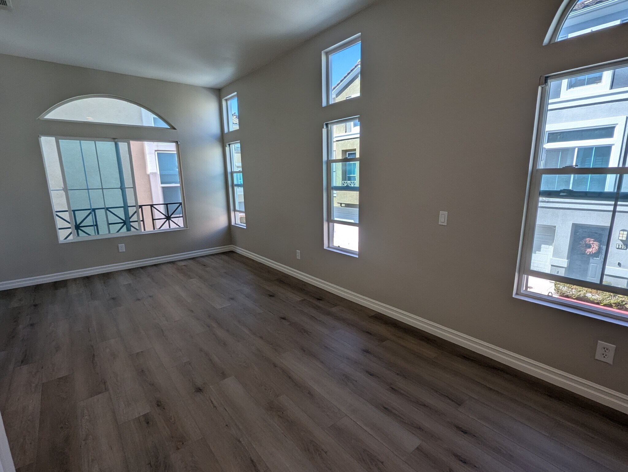 Building Photo - 211 Montana del Lago Dr