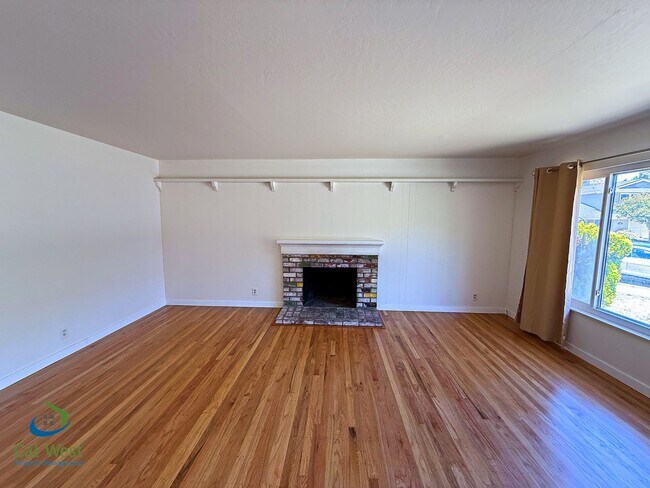 Building Photo - $4695 - 3 Bd/2 Ba Santa Clara Home on cul-de-sac with large backyard-Pets Possible with approval!