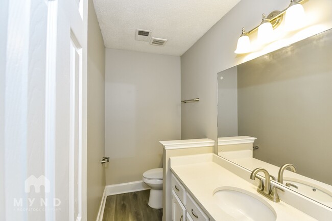 Building Photo - 8819 Lindstrom Cove