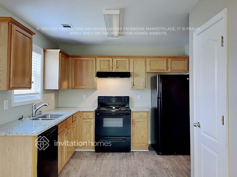 Building Photo - 4730 Camelot Dr