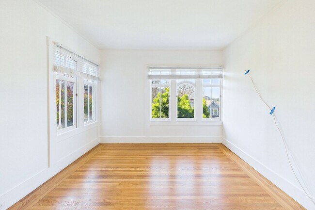 Building Photo - 924 Clayton St