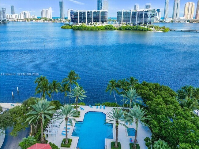 Building Photo - 3105 NE 184th St