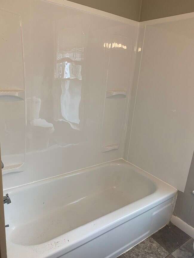 Building Photo - Gorgeous 5 bedroom 2 bath located on friendly neighborhood for rent!!!