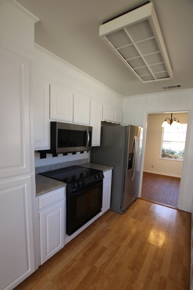 Building Photo - Coming Soon! 3/2/2 in Tyler!