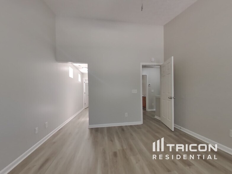 Building Photo - 221 Osmanthus Way