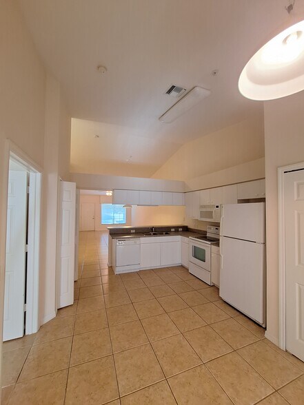 Kitchen - 25727 Lake Amelia Way
