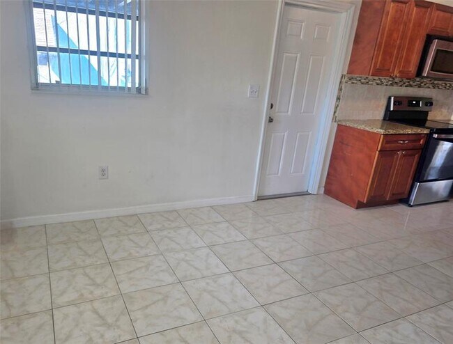 Building Photo - 2217 Grant St