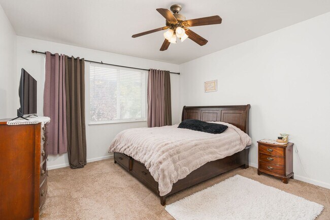 Building Photo - 6960 Rioja Ct