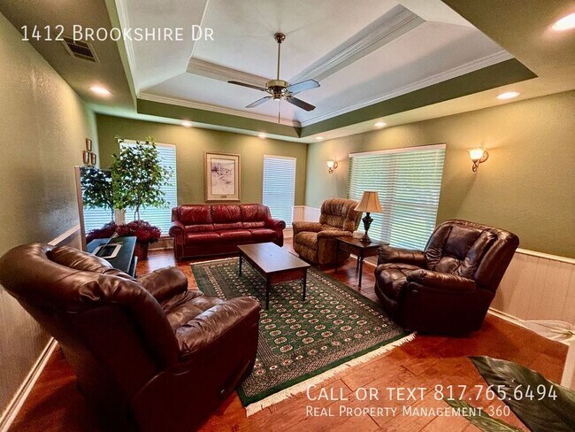 Building Photo - 1412 Brookshire Dr