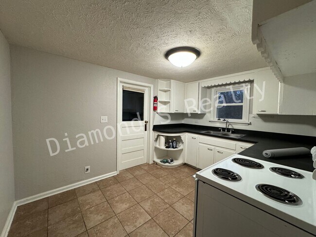 Building Photo - 3435 S Sulgrove Ave