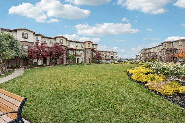 Building Photo - 5807 Via Lugano