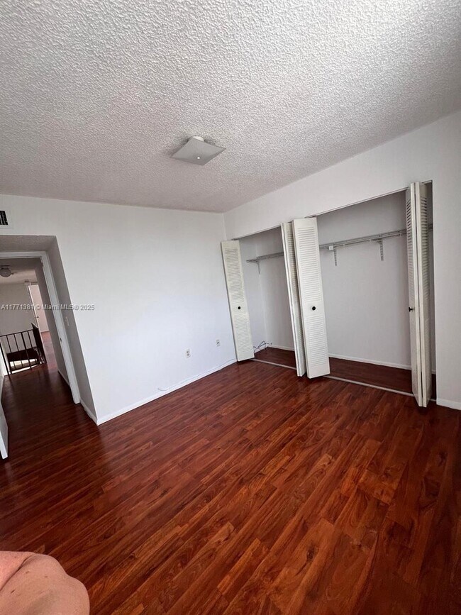 Building Photo - 1074 W 38th St