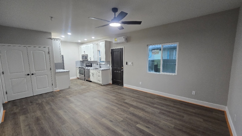 Building Photo - 619 S Sacramento St