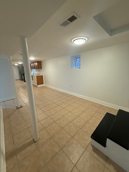 Building Photo - 1056 N Parkside Ave