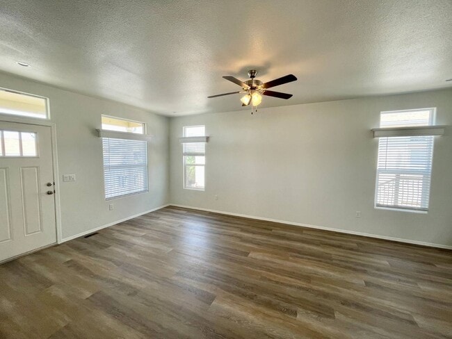 Building Photo - 33 Magnolia Via