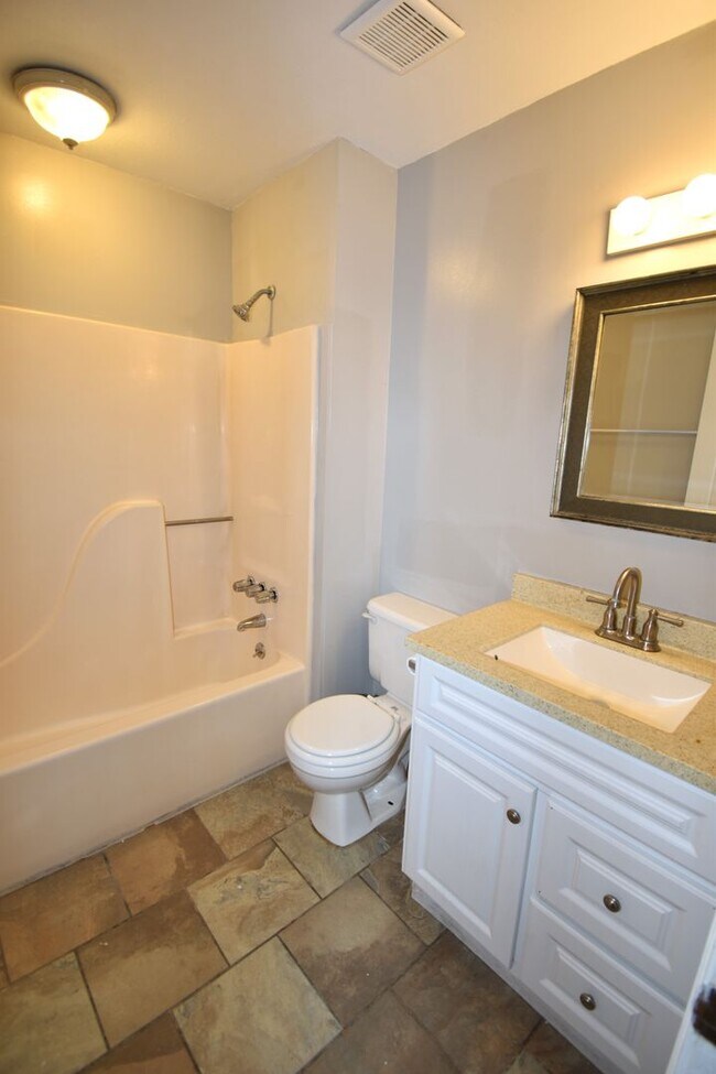 Building Photo - 103 Bennett Dr