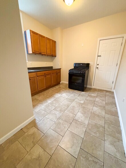 Building Photo - 195 Main St