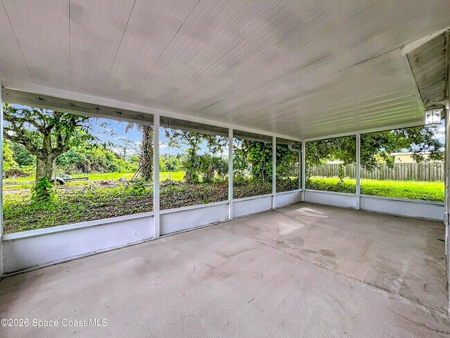 Building Photo - 1399 Mariposa Dr NE