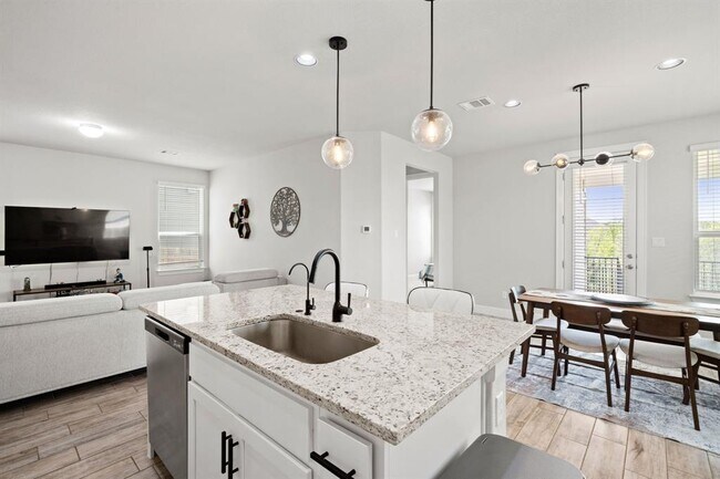 Building Photo - 129 Stone Cyn Dr