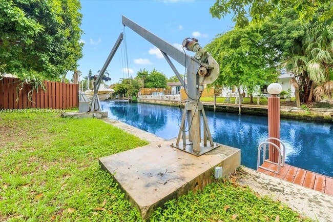 Building Photo - 2650 Scott St