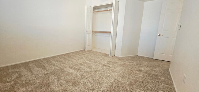 Building Photo - 333 E Lilac Dr