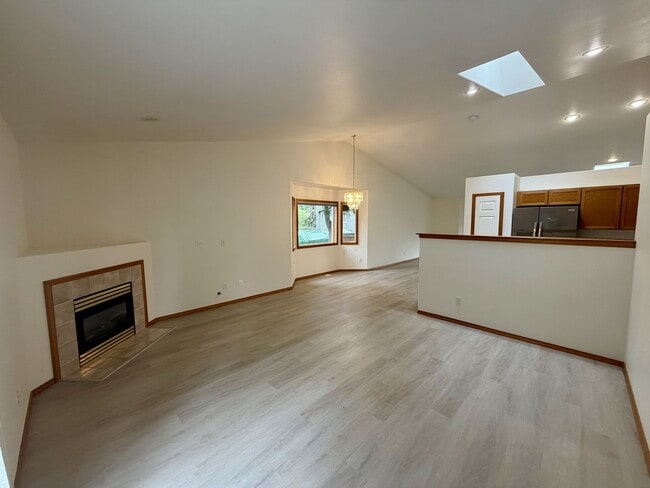 Building Photo - Cozy and Charming 3 Bedroom in Lynnwood!