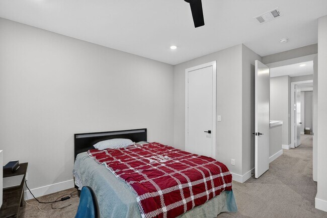 Building Photo - 297 Estates Cir