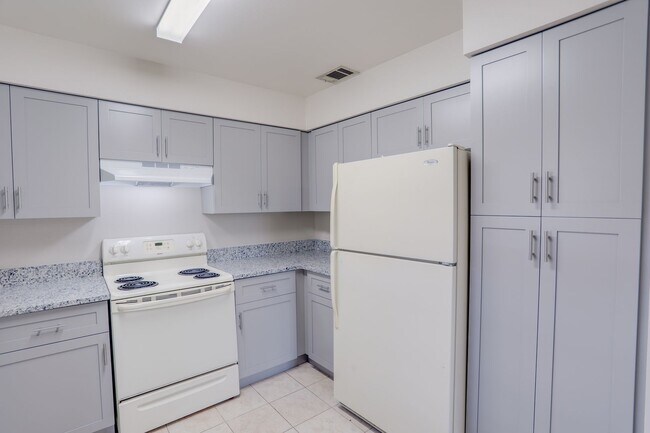 Building Photo - 2634 Shadybranch Dr