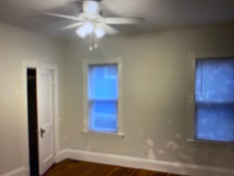 Building Photo - 15 Radford Ln