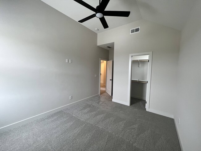 Building Photo - 11014 S Millstone Dr